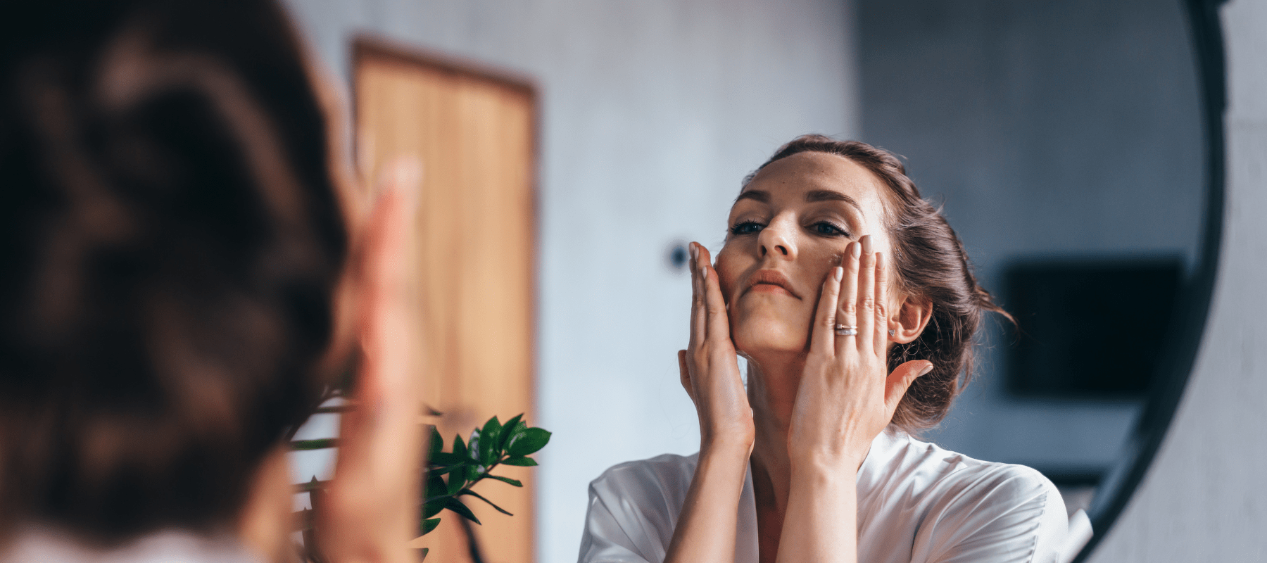 Bentonite Clay for its skin-cleansing and revitalizing properties