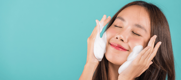 Applying cleanser to a face, correct way to use face wash for effective skincare
