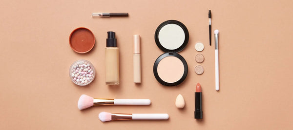 Kit of basic makeup items